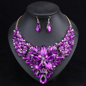 #571 An elegant and simple synthetic gemstone rhinestone necklace and earring je